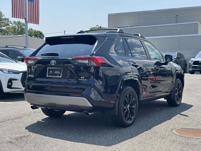 2022 Toyota RAV4 Hybrid SE