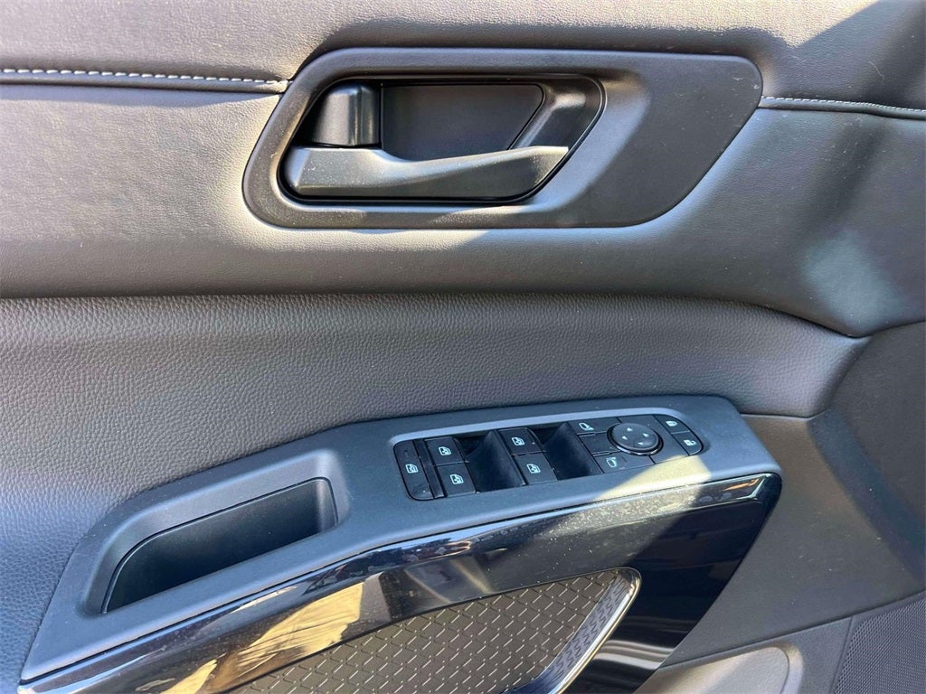 2025 Nissan Pathfinder S