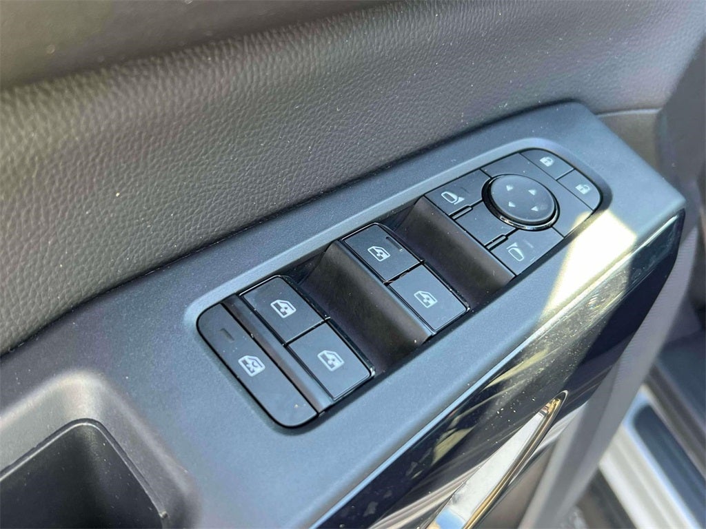 2025 Nissan Pathfinder S