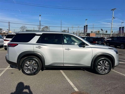 2025 Nissan Pathfinder S