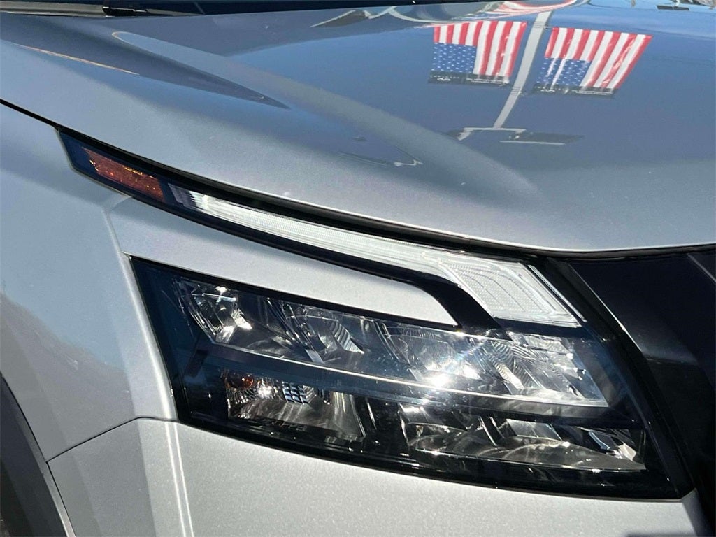 2023 Nissan Pathfinder SV