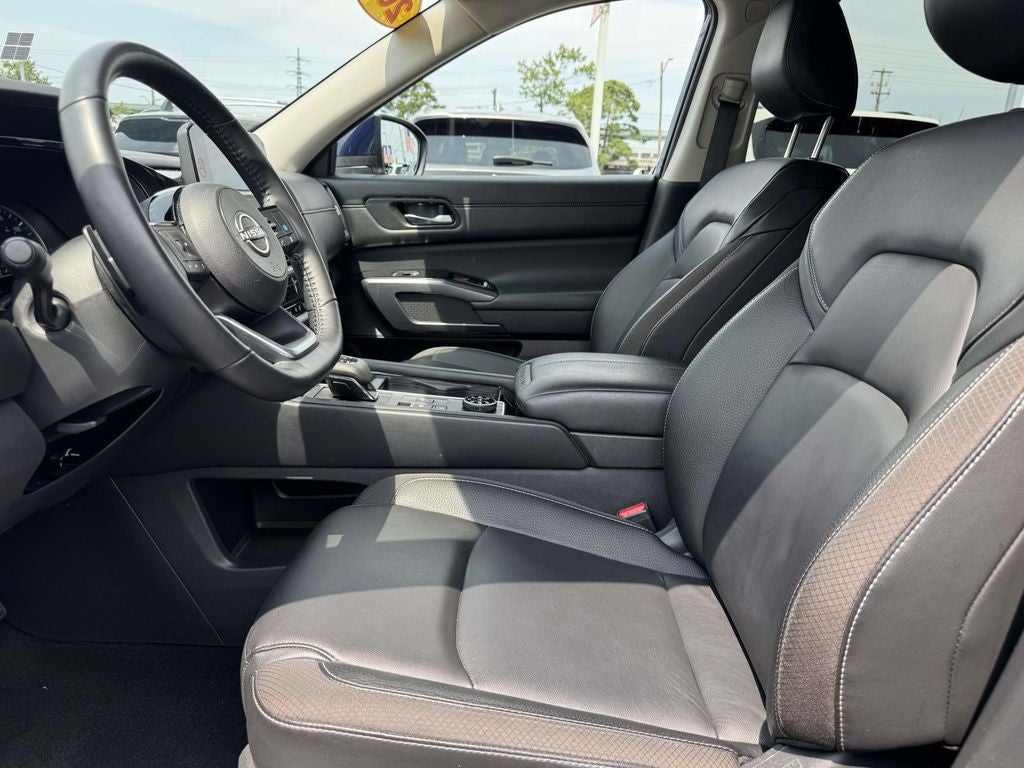 2025 Nissan Pathfinder SL - Photo 17